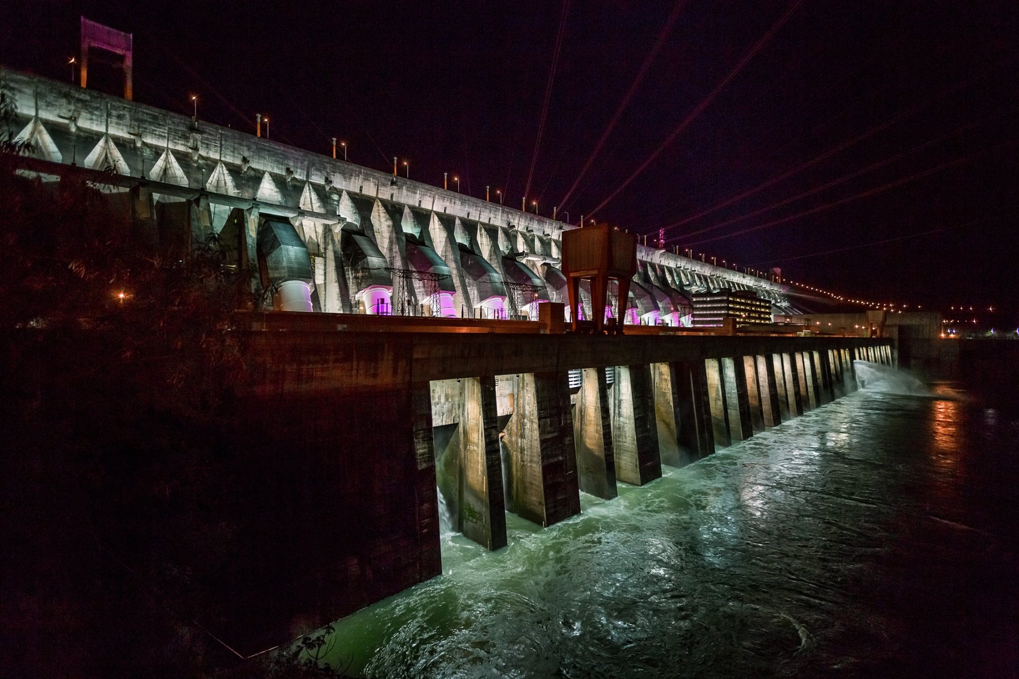 Pausa no passeio Itaipu Iluminada