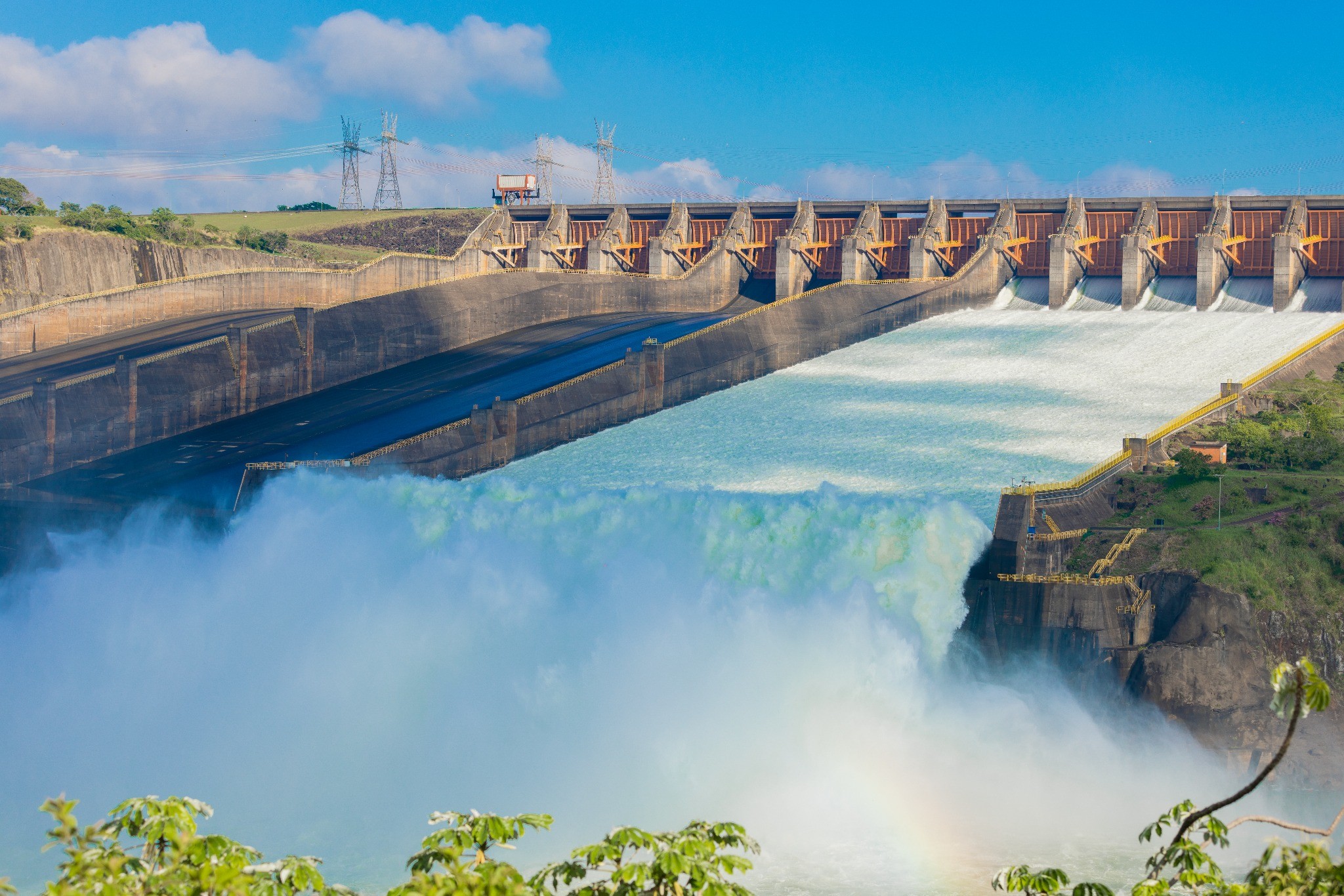 Topo da Barragem de Itaipu